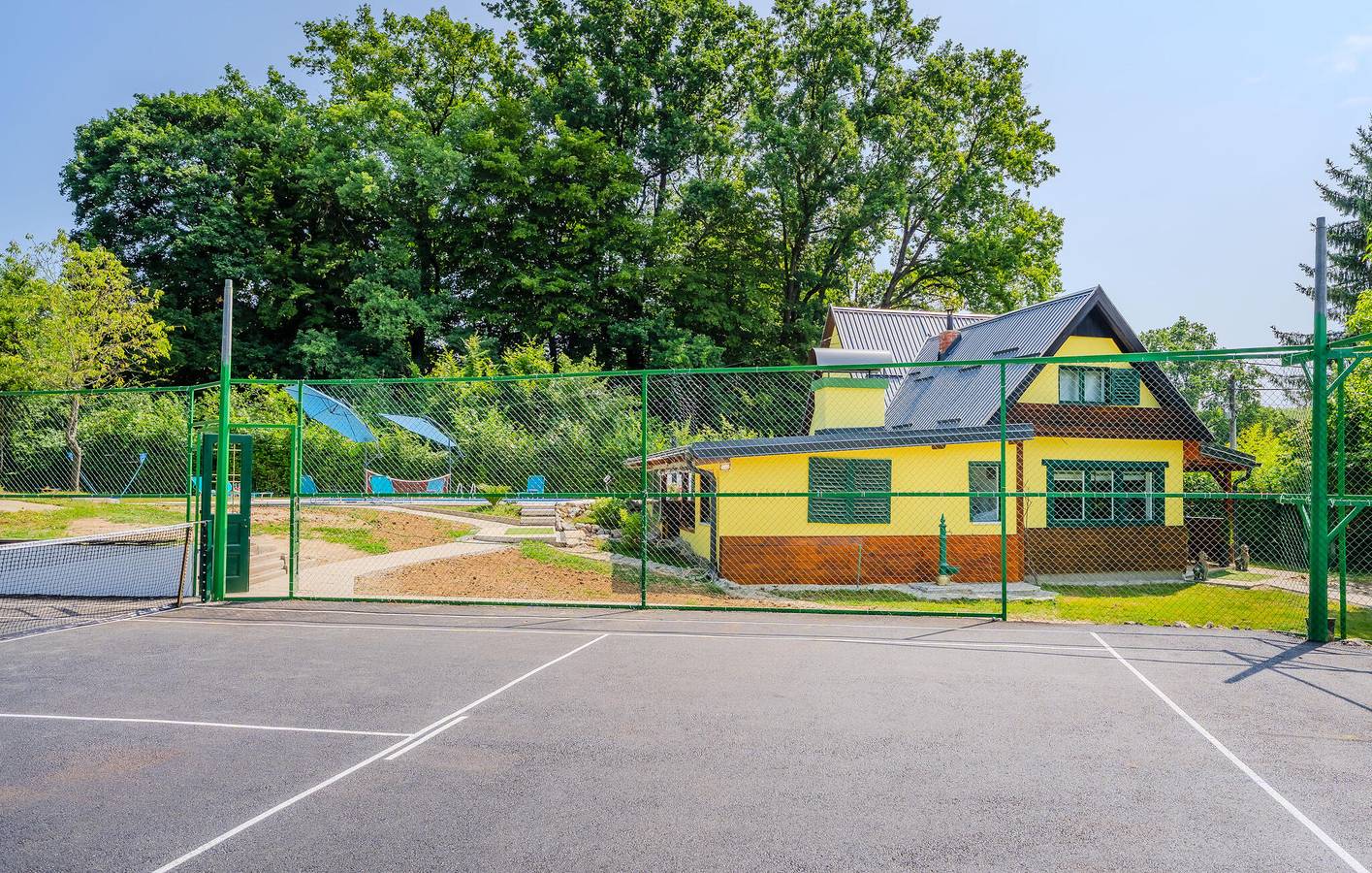Reizende 2-Zimmer-Wohnung mit Pool, Terrasse und 2 km zum Strand in Sisak-Moslavina