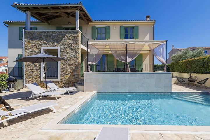 Ferienhaus für 8 Personen, mit Pool und Garten