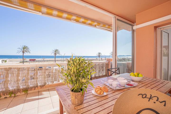 Ferienwohnung für 6 Personen, mit Meerblick und Balkon sowie Terrasse und Pool in Empuriabrava