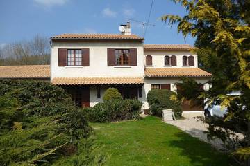 Gîte pour 6 personnes, avec terrasse et jardin à Vergt