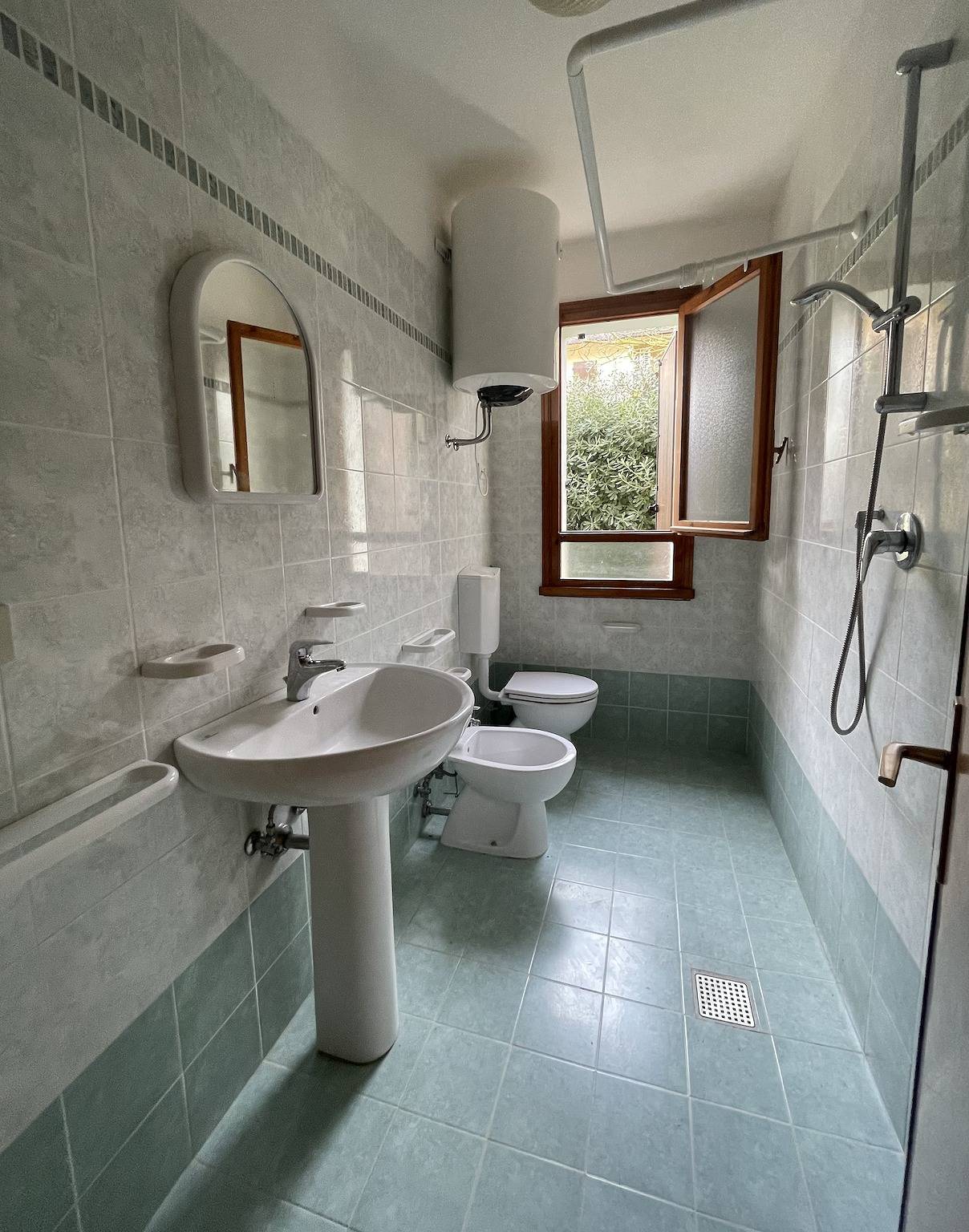 Ganze Wohnung, Unterkunft mit Gemeinschaftsgarten in Meeresnähe in Rosolina Mare, Polesine