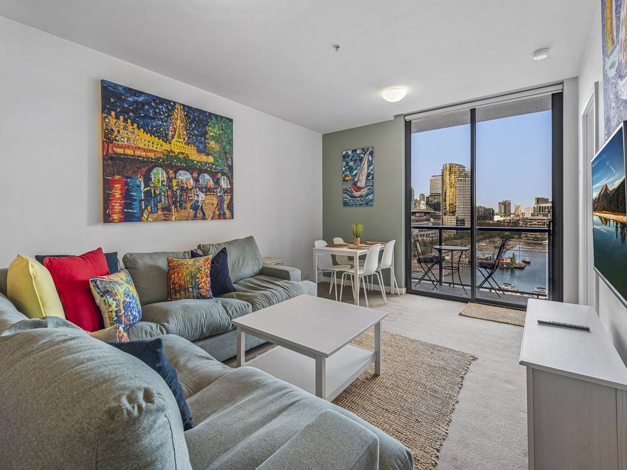 Entire apartment, Docklands Waterfront Elegance with Cityscape Views in Docklands, Melbourne