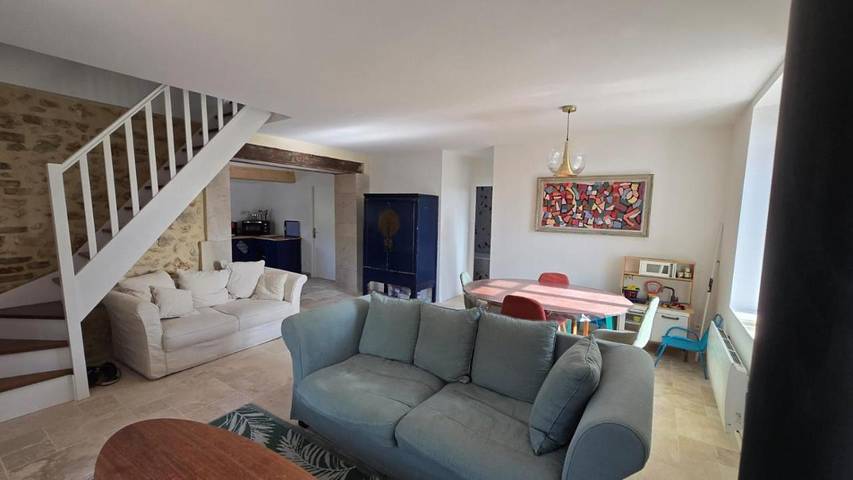 Location de vacances pour 5 personnes, avec jardin ainsi que piscine et vue à Labastide-de-Virac