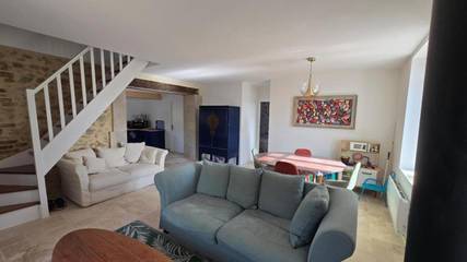 Gîte pour 5 personnes, avec vue ainsi que jardin et piscine à Labastide-de-Virac