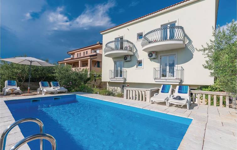 Acogedor apartamento cerca de la playa con piscina, wifi y aparcamiento in Linardici, Krk (isla)