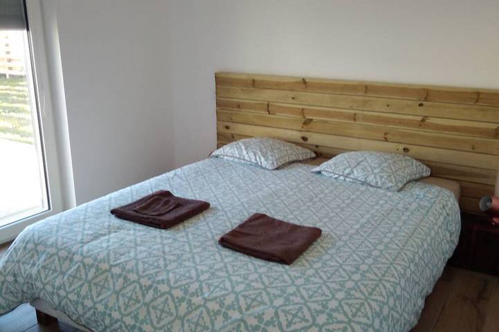 Location de vacances pour 8 personnes, avec jardin et terrasse dans Plage du Ruguel