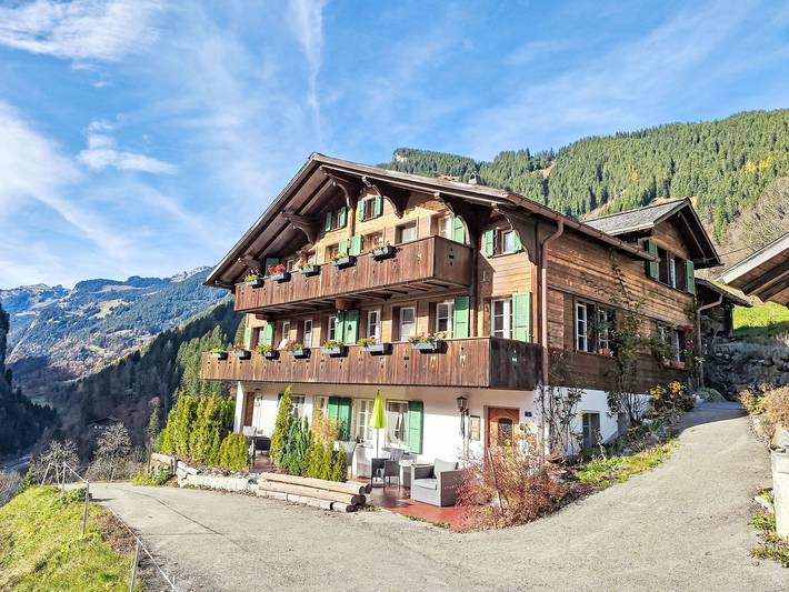 Ferienwohnung für 2 Personen, mit Terrasse und Garten im Berner Oberland