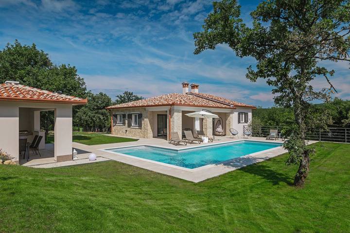 Villa für 6 Personen, mit Garten und Pool in Labin