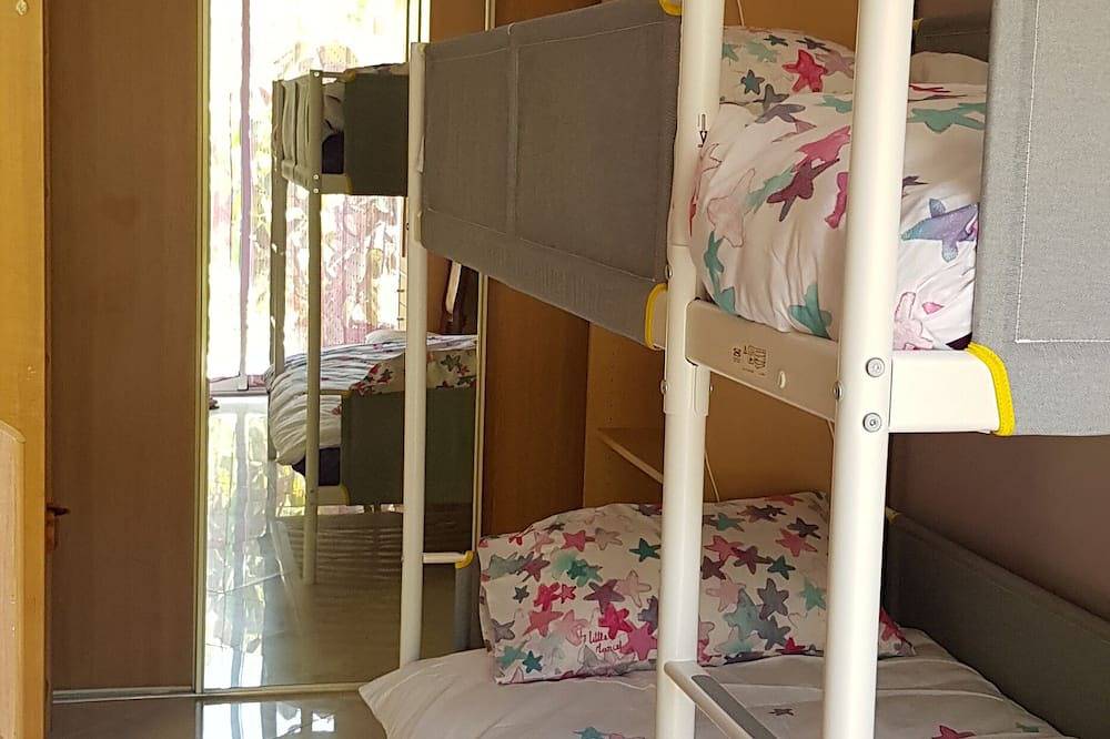 Apartamento entero, Very nice 3-rooms apartment + private garden10 mns, walk to the beach, quiet are in Saint-Laurent-du-Var, Region de Cannes