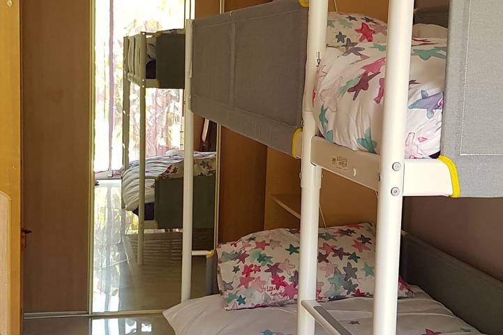 Apartamento entero, Very nice 3-rooms apartment + private garden10 mns, walk to the beach, quiet are in Saint-Laurent-du-Var, Costa mediterránea (Francia)