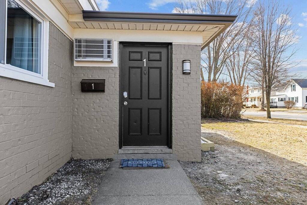 Ganze Wohnung, Bright & Spacious 2 Bedroom | Quiet | Safe | Clean in Mount Clemens, Lake St. Clair