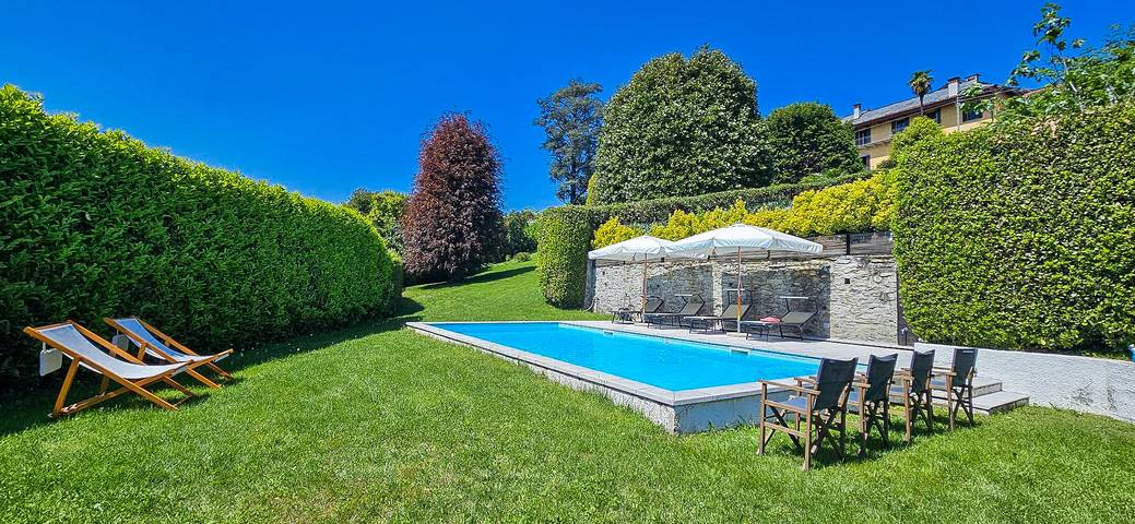 Casa vacanza per 6 persone, con Balcone e Terrazza nonché Giardino e Piscina in Piemonte