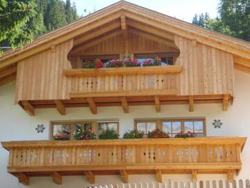 Gîte pour 9 personnes, avec jardin et vue à Corvara in Badia