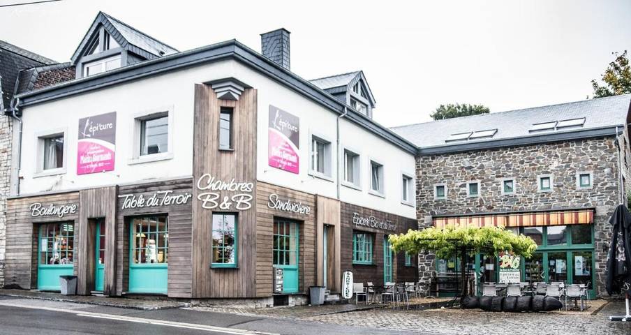 Chambre d’hôte pour 3 personnes, avec terrasse et vue, animaux acceptés