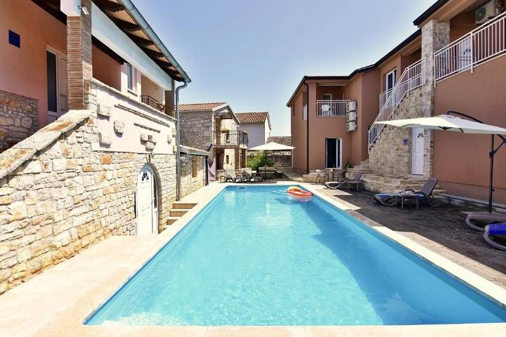 Ferienwohnung für 6 Personen, mit Garten und Pool - 1