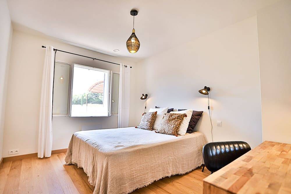 Country House With Private Heated Pool In Luberon in APT, Parque natural regional del Luberon