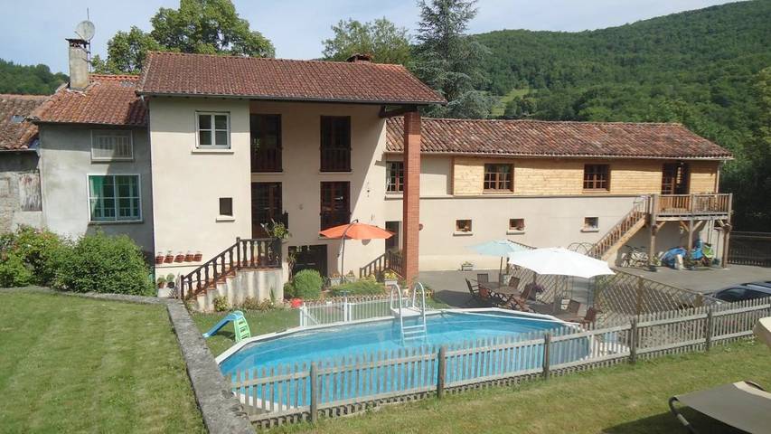 Cottage pour 2 personnes, avec terrasse ainsi que jardin et piscine à Durban-sur-Arize