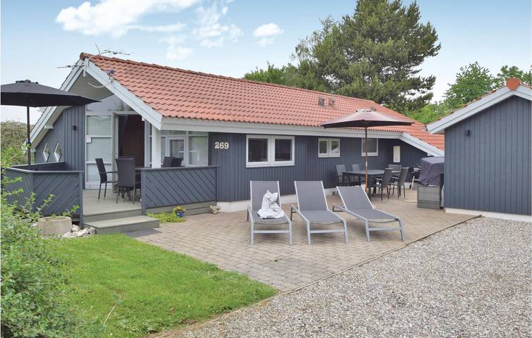 Ferienhaus für 8 Personen, mit Whirlpool und Terrasse sowie Sauna in Pøt Strandby