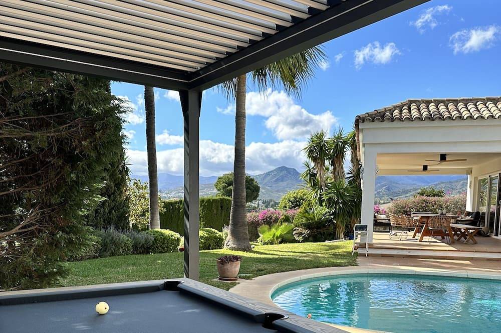 Large Modern House, Private Pool,  San Pedro de Alacantara, Marbella, 4000 sq ft in San Pedro de Alcántara, Marbella