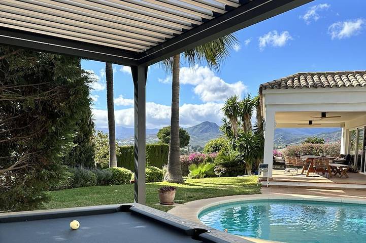 Ferienhaus für 10 Personen, mit Balkon und Whirlpool sowie Garten
