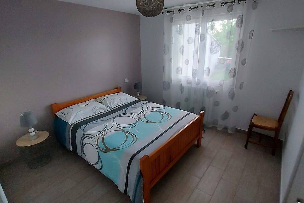 Appartement entier, Appartement T3 dans une maison individuelle + parking sécurisé in Montréal-la-Cluse, Nantua