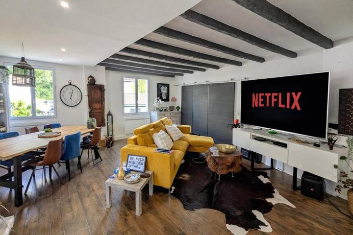 Location de vacances pour 6 personnes, avec vue ainsi que jardin et piscine à Mouguerre - 2