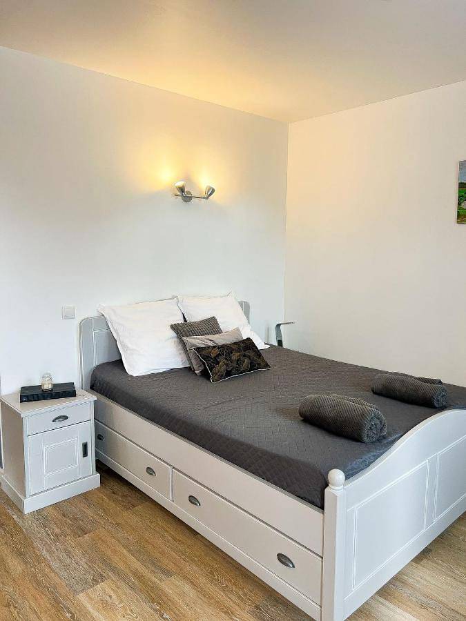 Gîte pour 3 personnes, avec terrasse à Gien-sur-Cure