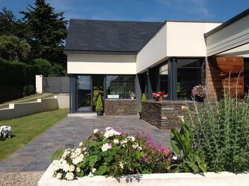 Cottage pour 2 personnes, avec jardin à Locquirec