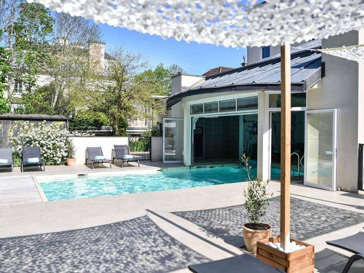 Hôtel pour 2 personnes, avec piscine et jardin, animaux acceptés à Fontainebleau