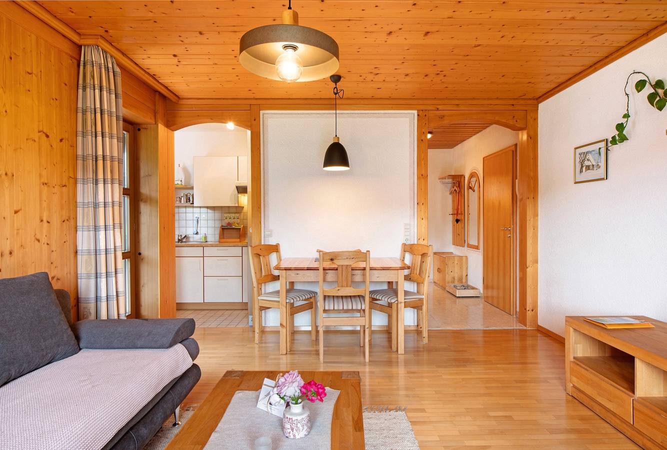 Ganze Wohnung, Ferienwohnung Ahorn" mit Bergblick, privater Terrasse und Wlan in Bernau im Schwarzwald, Südschwarzwald