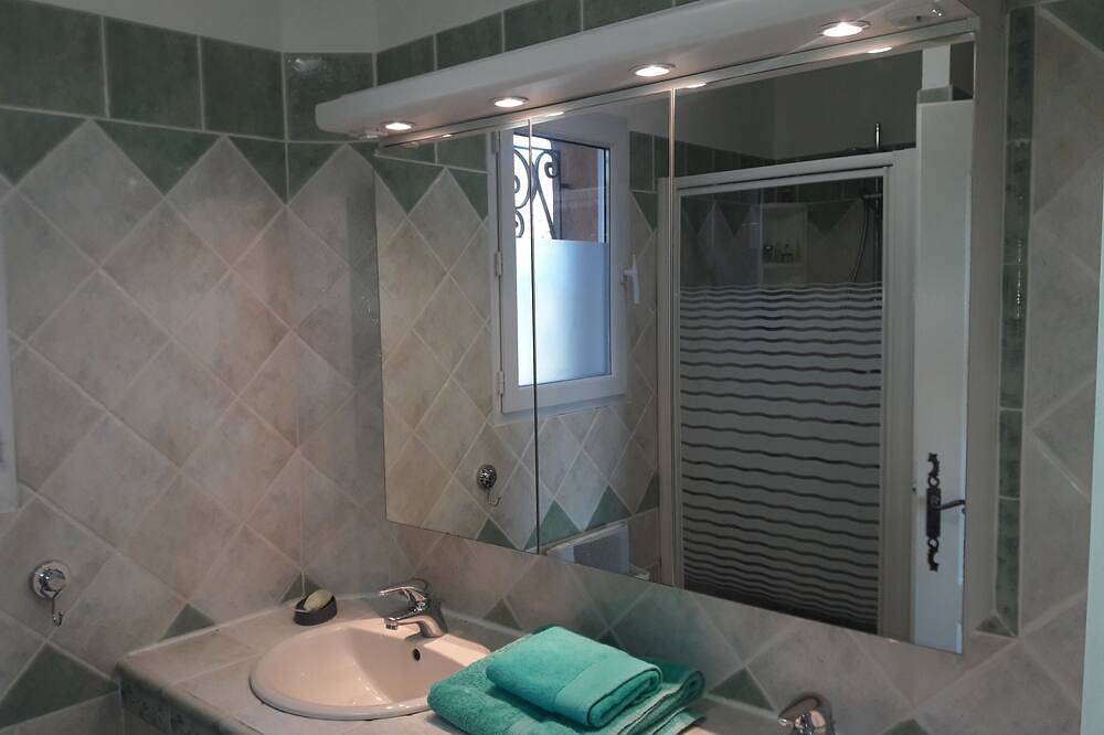 Komfortable Villa mit Pool am Fuße des Dorfes Séguret in Séguret, Vaucluse