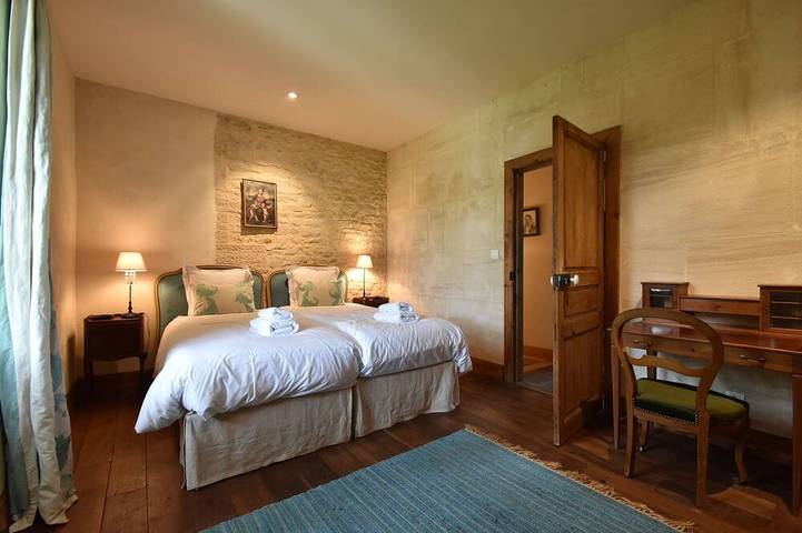 Location de vacances pour 6 personnes, avec Jacuzzi et Jardin ainsi que Piscine et Sauna à Lantheuil