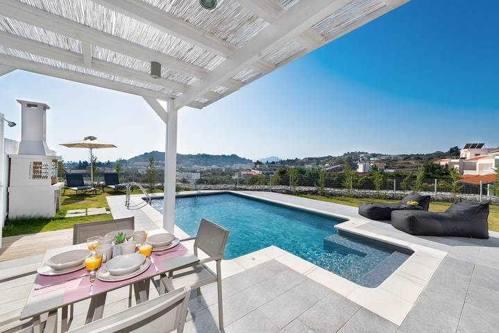 Ferienhaus für 5 Personen, mit Balkon und Terrasse sowie Garten in Afantou