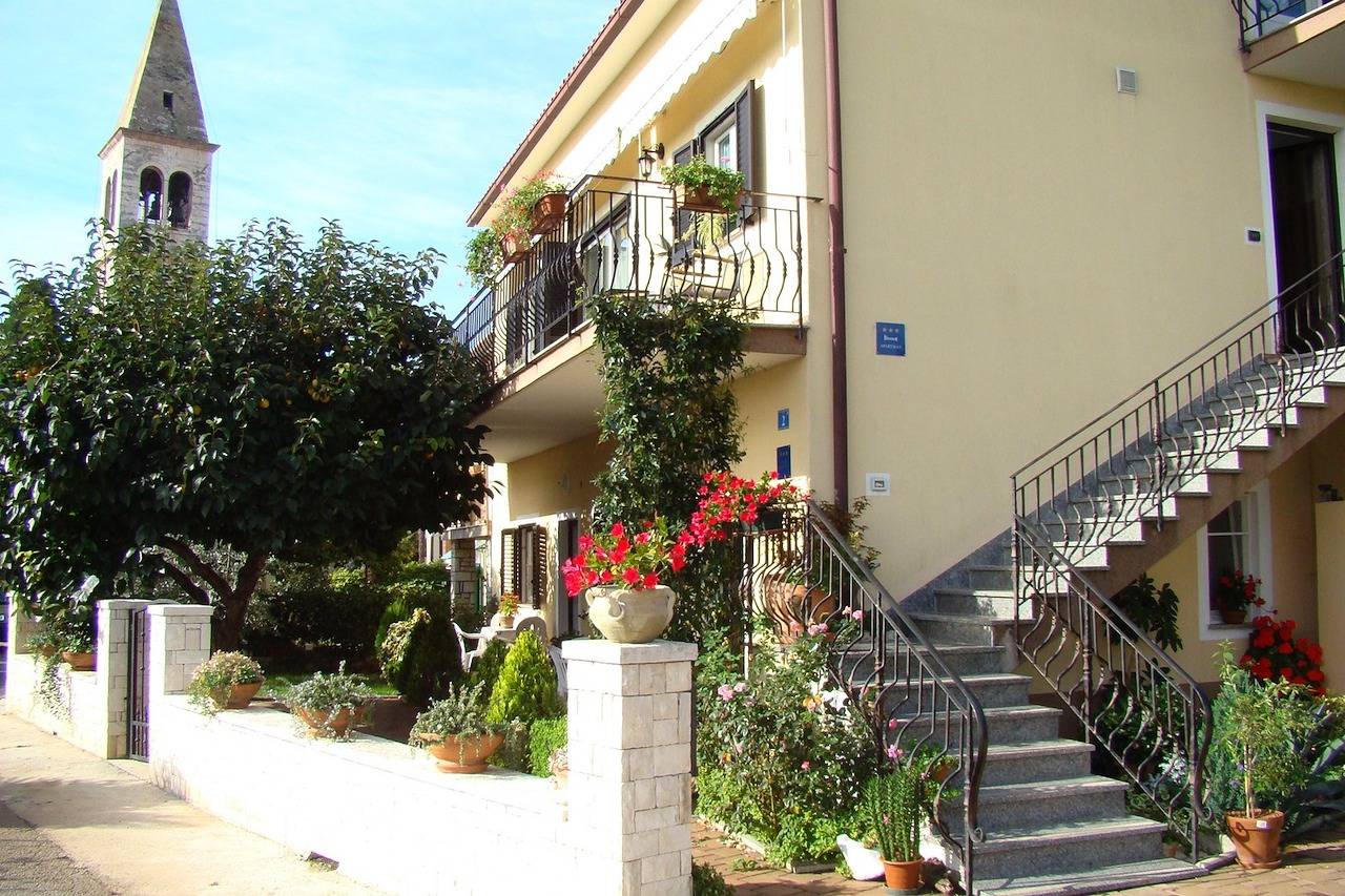 Ganze Wohnung, Erdgeschosswohnung Orzan I mit Terrasse in Strandnähe in Lovrecica, Umag und Umgebung