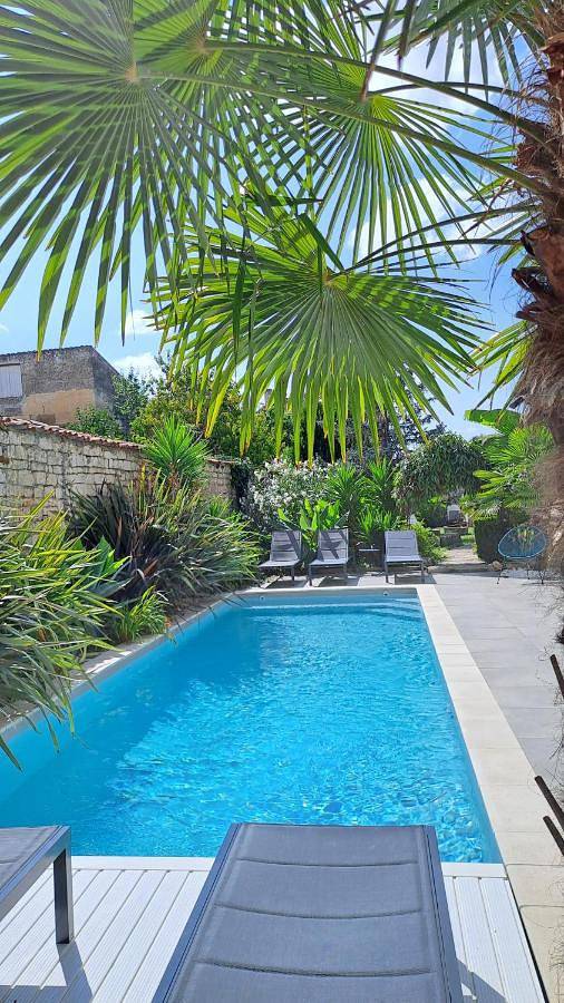 Double Room with Pool View in Niort, Région de Niort