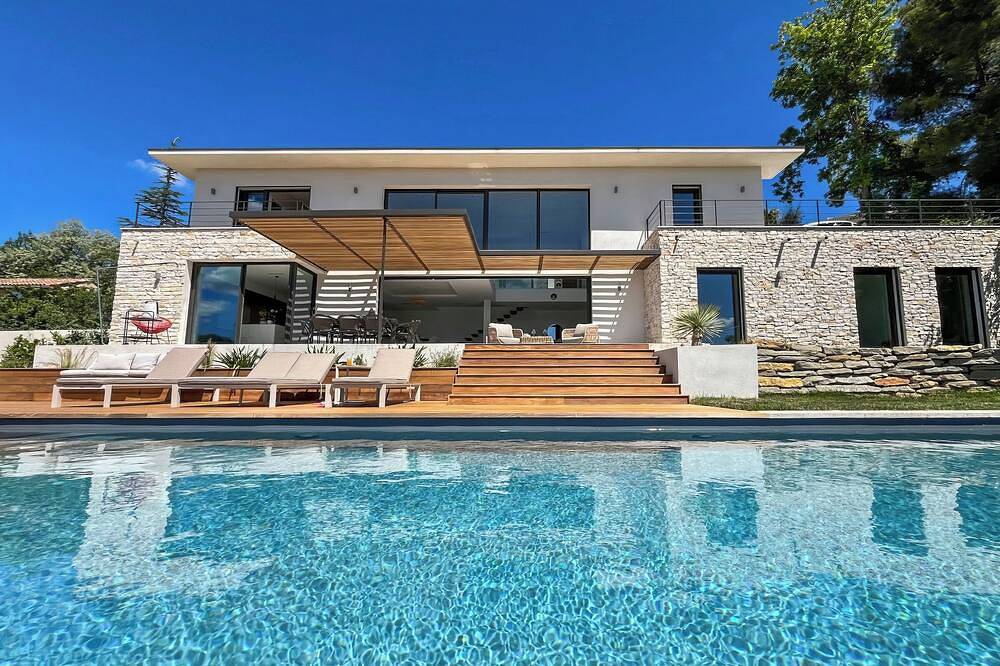 Prestigious city with view in Éguilles, Aix-en-Provence region