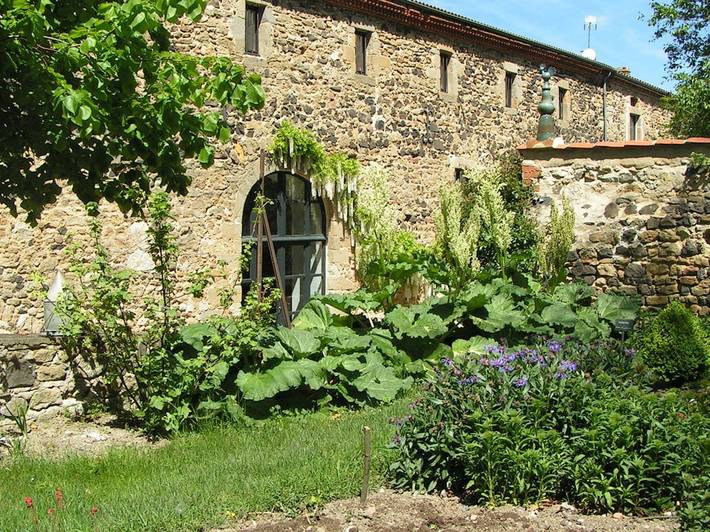 Location de vacances pour 3 personnes, avec jardin dans Région de Besse-et-Saint-Anastaise - 2