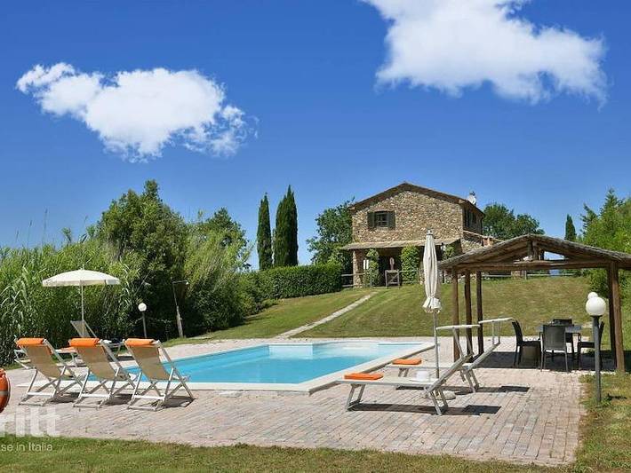 Ferienhaus für 8 Personen, mit Balkon/Terrasse und Pool sowie Terrasse