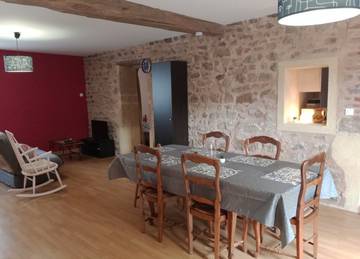 Gîte pour 5 personnes, avec jardin et terrasse dans Thizy