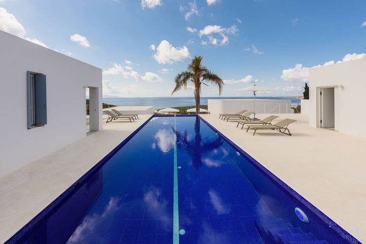 Villa pour 8 personnes, avec Terrasse ainsi que Jardin et Piscine