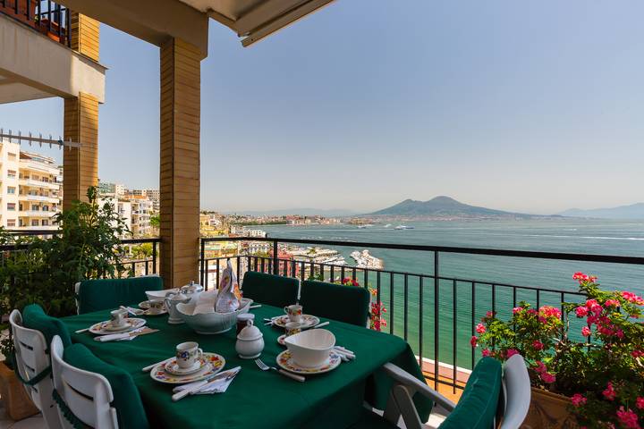 Vacation rental for 6 people, with Balcony and Terrace in Naples