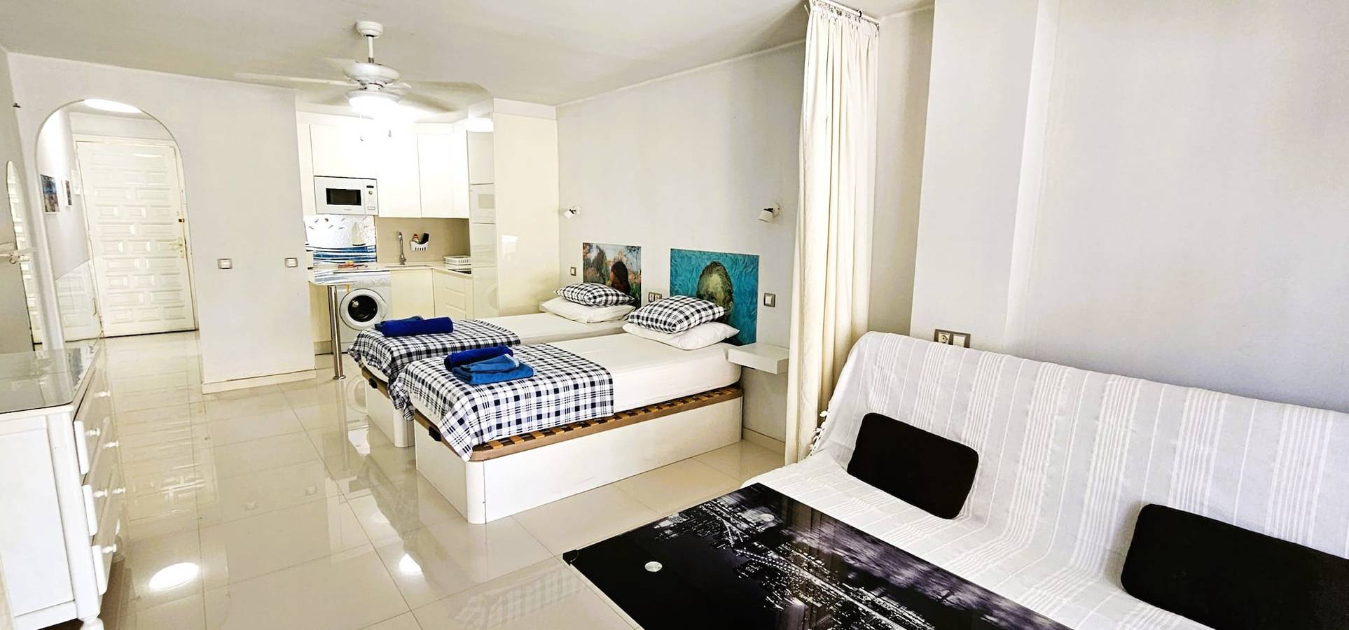 Entire studio, Apartment in Paraiso Royal complex in Playa de las Américas, Arona