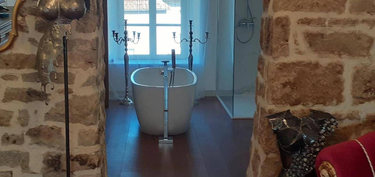Family Room with Private Bathroom in Saint-Ouen-lès-Parey, Neufchâteau (Frankrijk)