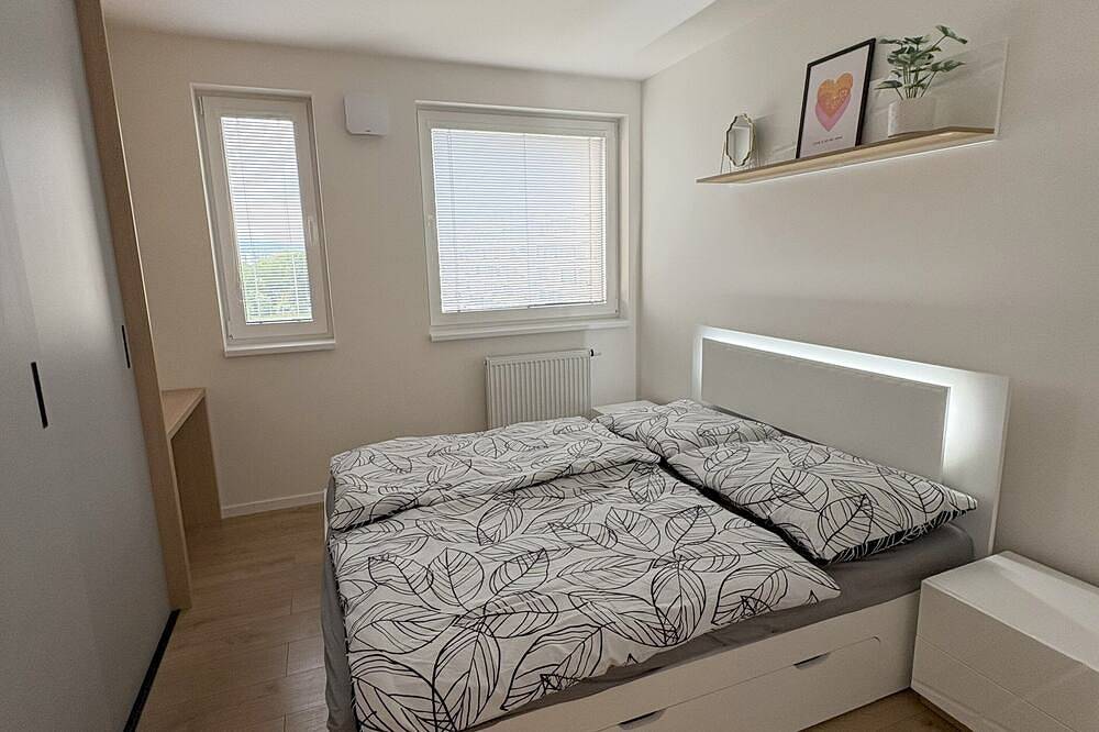 Ganze Wohnung, Topoľčianska Apartment Bratislava - Free Garage Parking & 10-Min Tram to Center in Bratislava, Bratislava und Umgebung
