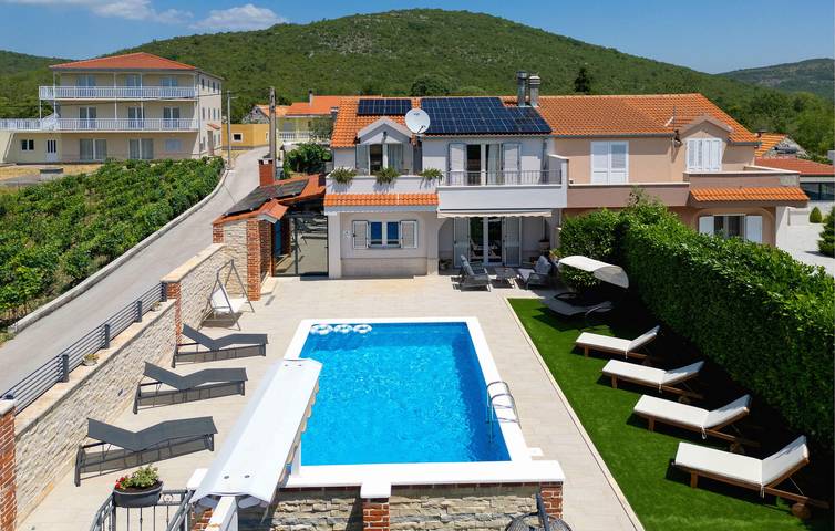 Mediterrane Oase mit Pool und WiFi in Kreševo, Dalmatinisches Zagora