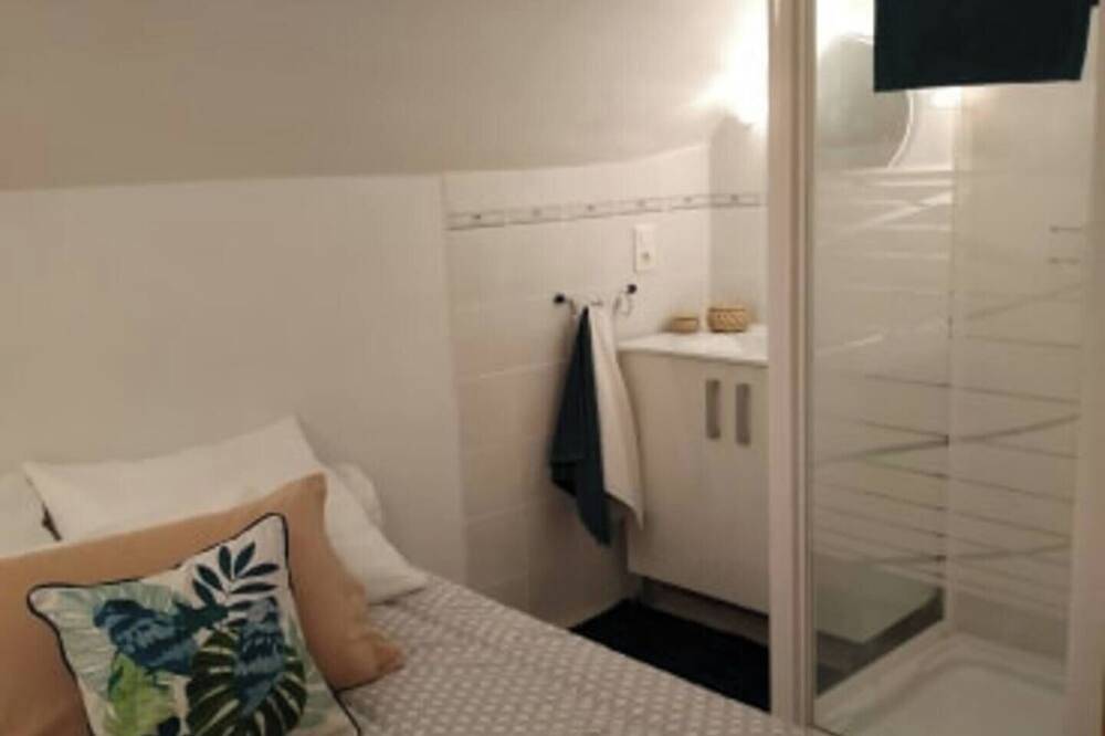 Ganze Wohnung, L' Atelier in Cornillon, Nimes und Umgebung