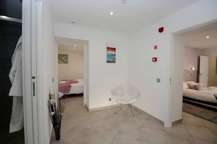 Hôtel pour 5 personnes, avec jacuzzi et sauna ainsi que piscine et jardin