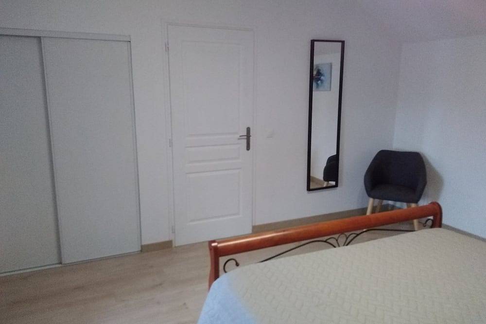 Gîte 6 personnes 110 m² au calme 5,2 km de la plage in Plomodiern, Région de Châteaulin