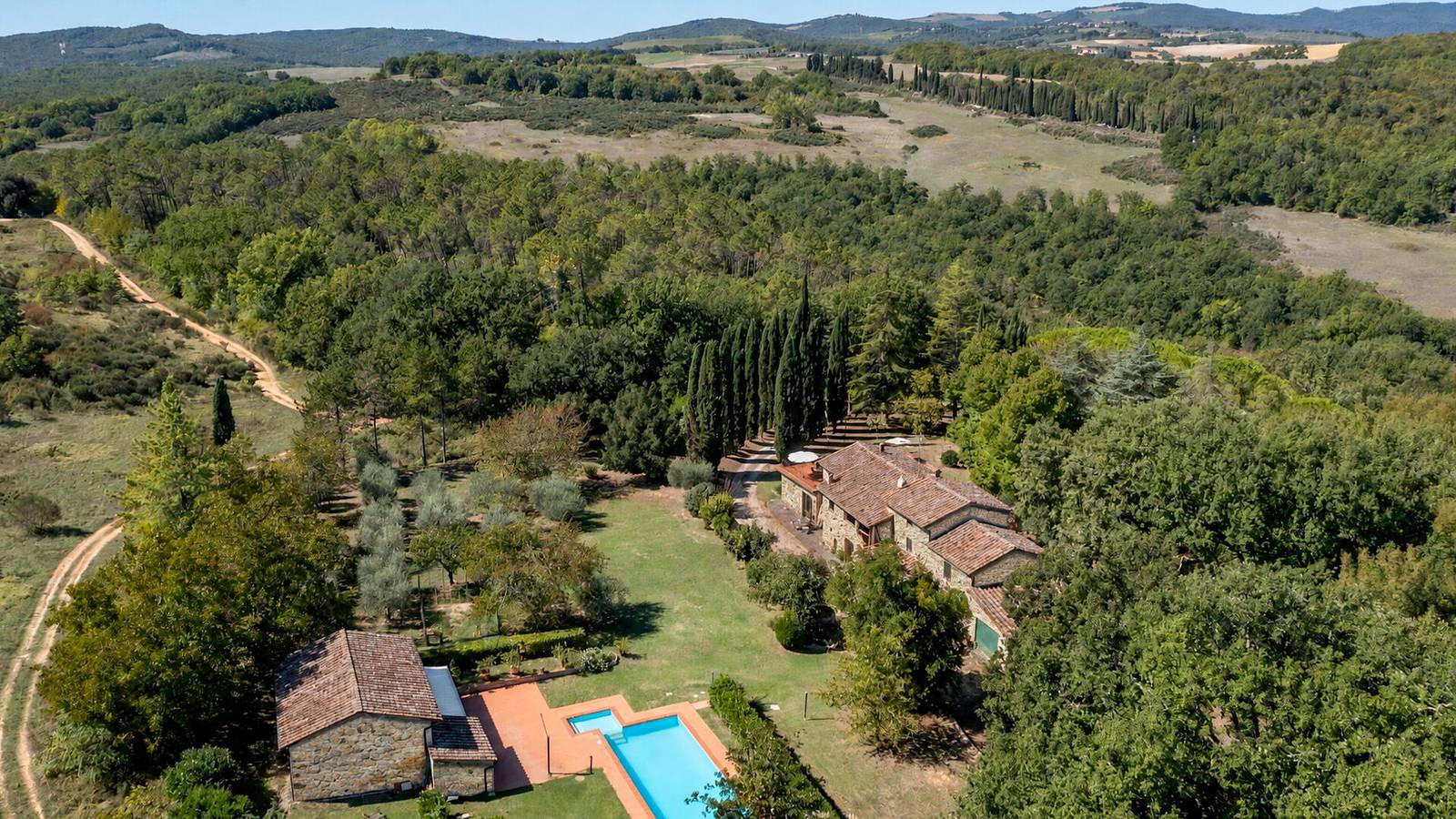 Casale del Timignano, Private Villa with Huge Garden and Pool in Colle di Val d'Elsa, Province de Sienne