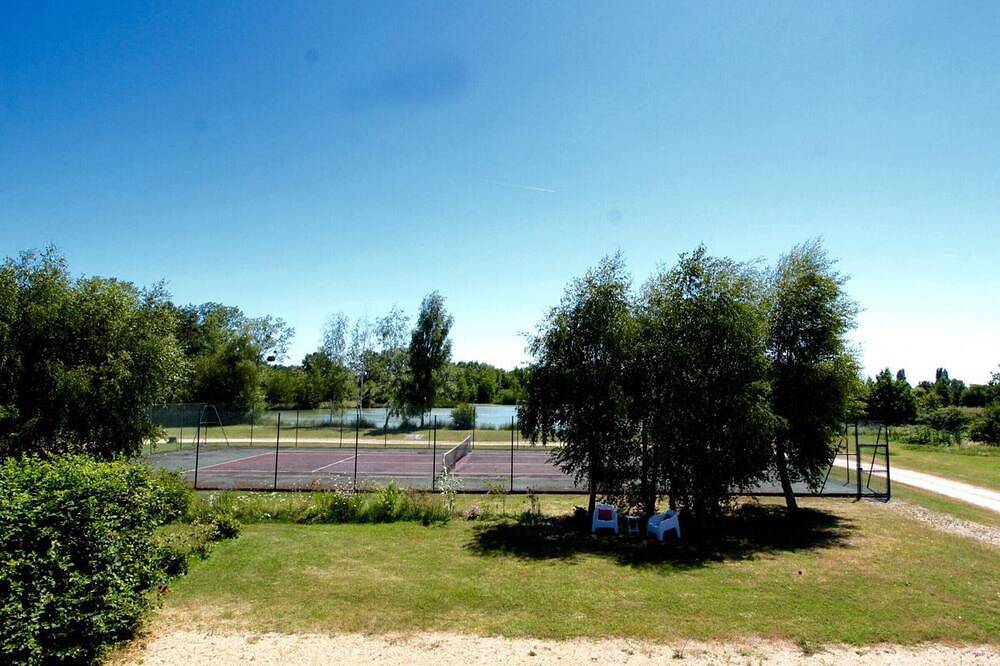 Gîte rustique à Cheverny: nature, tennis, animaux bienvenus, pêche et châteaux de la Loire à proximité in Contres, Sologne